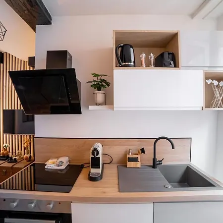 Griffin Furnished Flat *